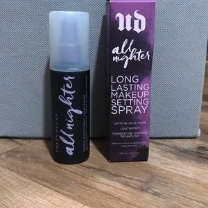 Urban Decay All Nighter makeup setting spray